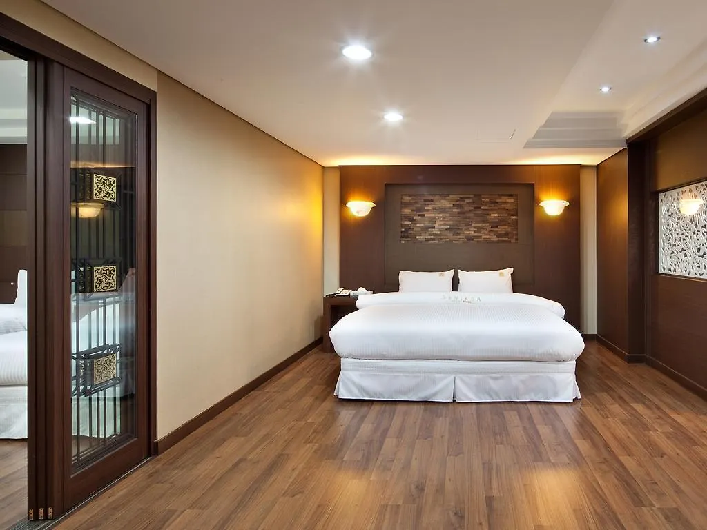Press Hotel Busan 3*,